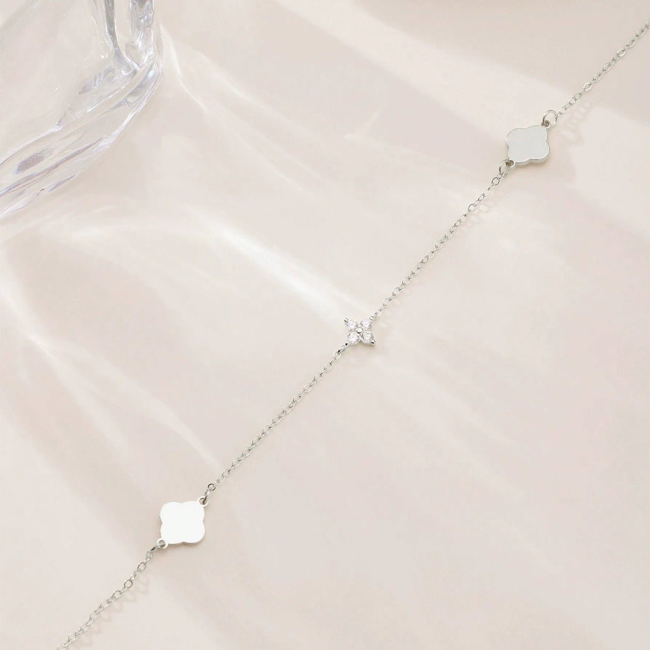 Clara Clover Charm Necklace - Pendant Necklaces