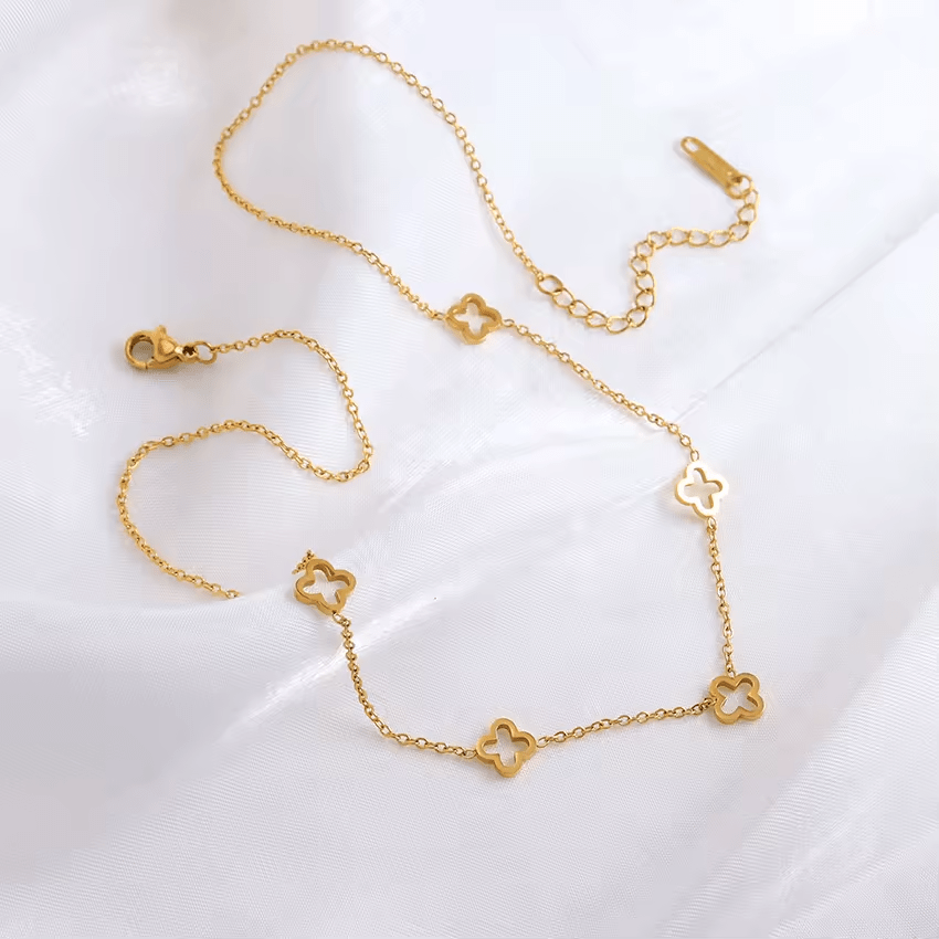 Cloe Clover Pendant Necklace - Pendant Necklaces