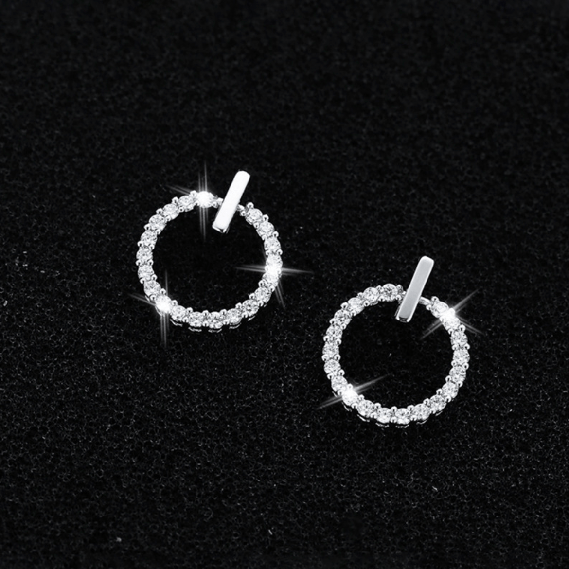 Crystal Round Hoop Earrings in Sterling Shine - Joyería > Pendientes > Pendientes pequeños