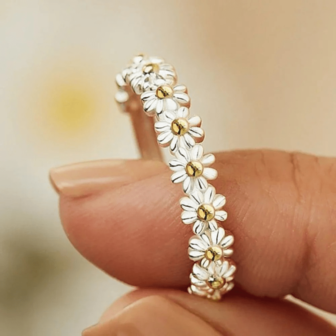 Daisy Flower Band Ring with White Petals - Ring