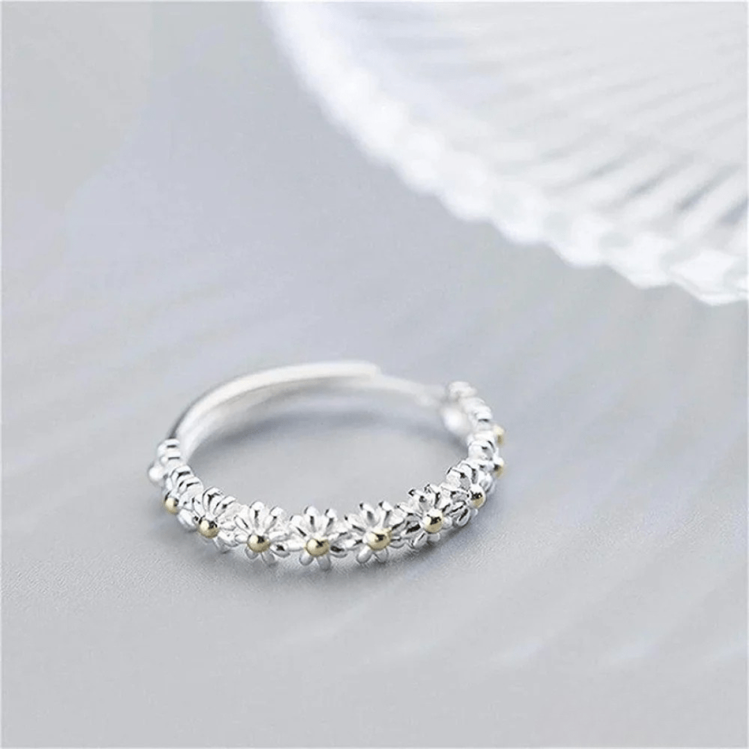 Daisy Flower Band Ring with White Petals - Ring