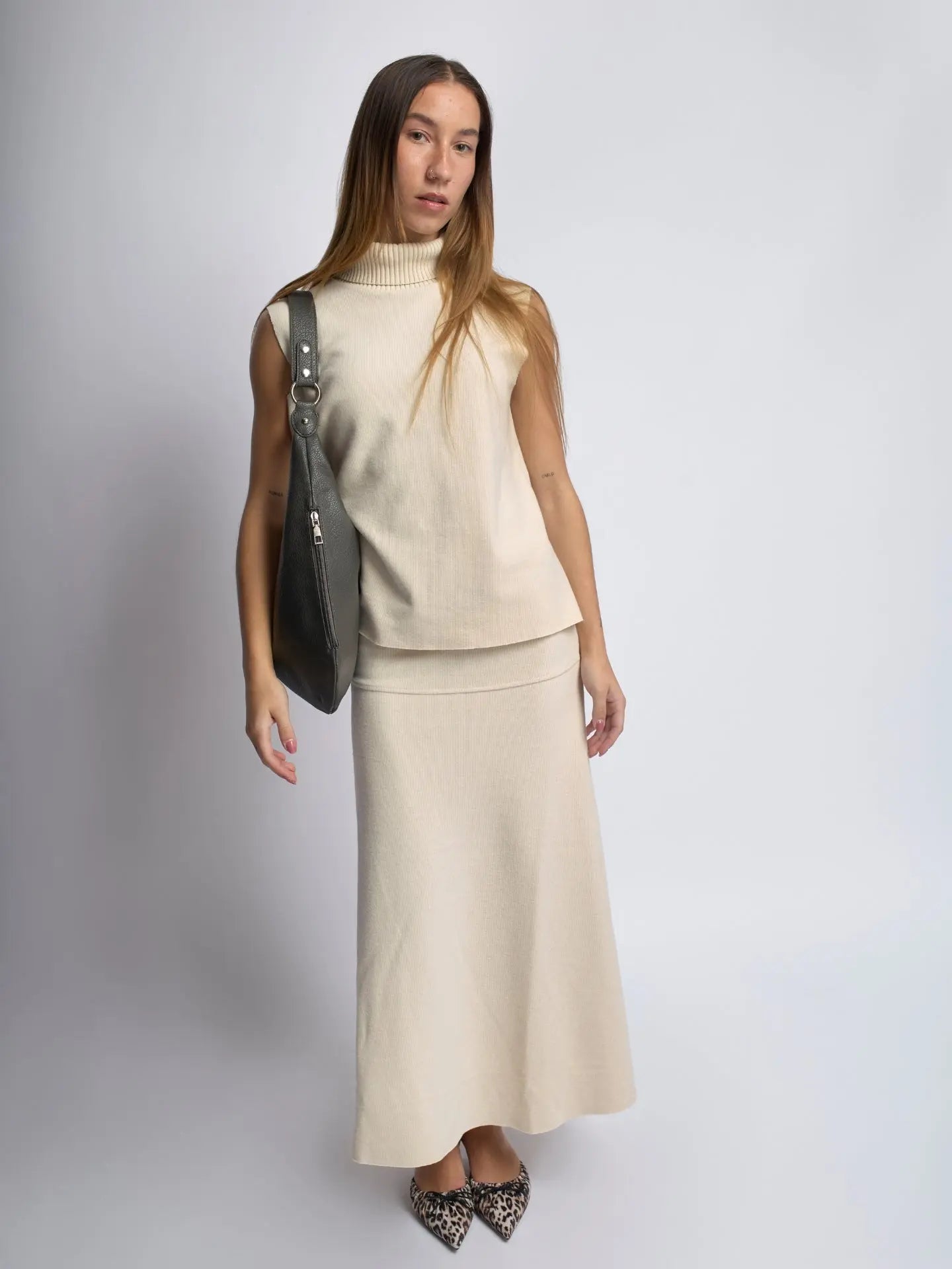 Luxe Leather Hobo Bag with Relaxed Shape – Timeless Design - Women's Shoulder Bag