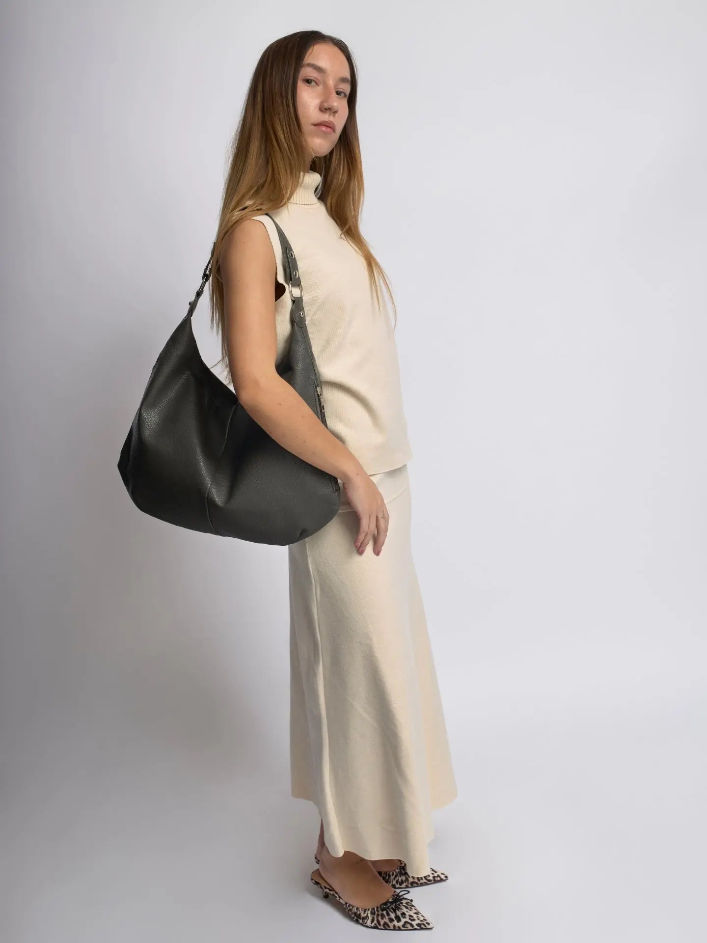 Luxe Leather Hobo Bag with Relaxed Shape – Timeless Design - Women's Shoulder Bag
