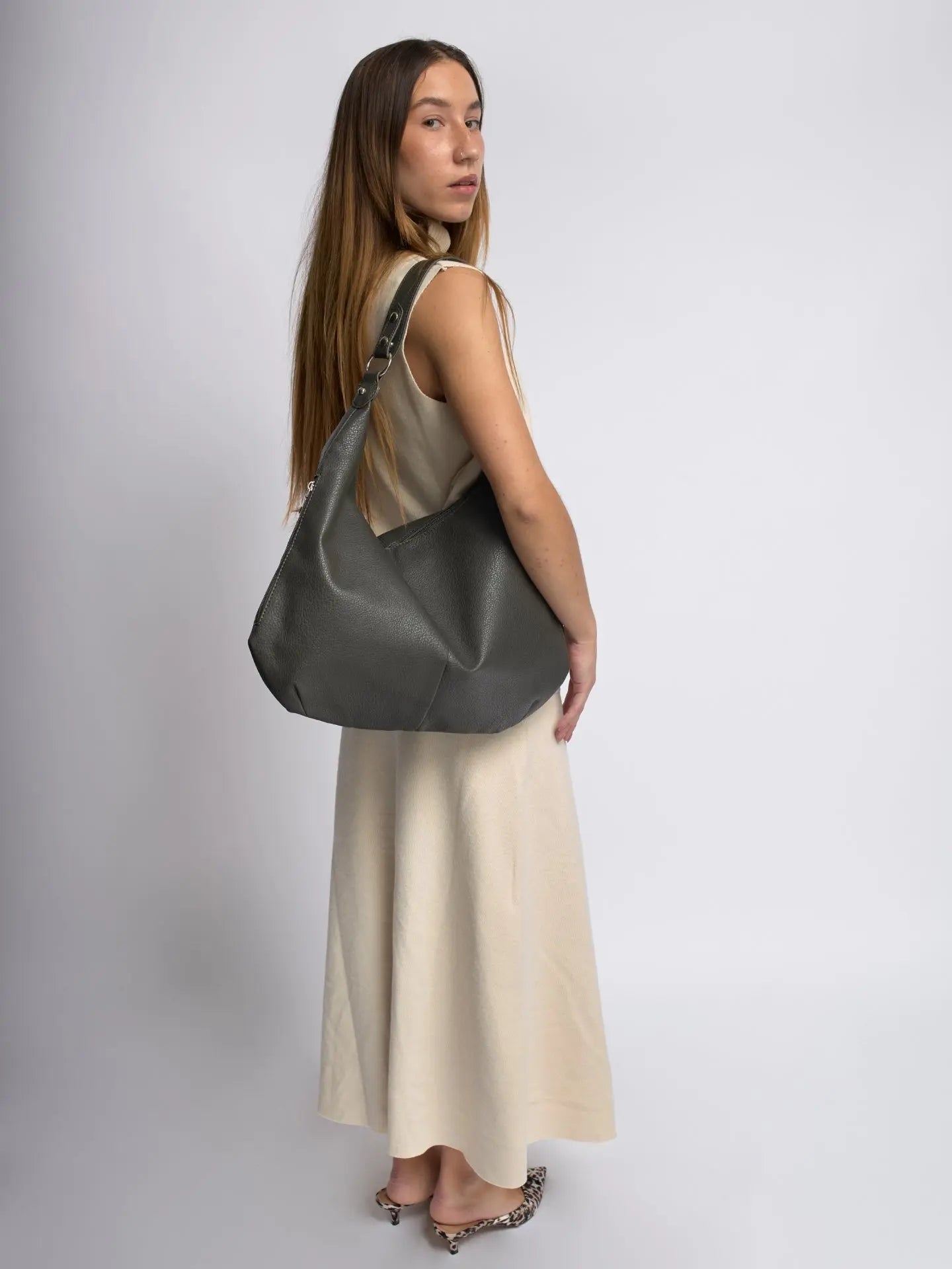 Luxe Leather Hobo Bag with Relaxed Shape – Timeless Design - Women's Shoulder Bag