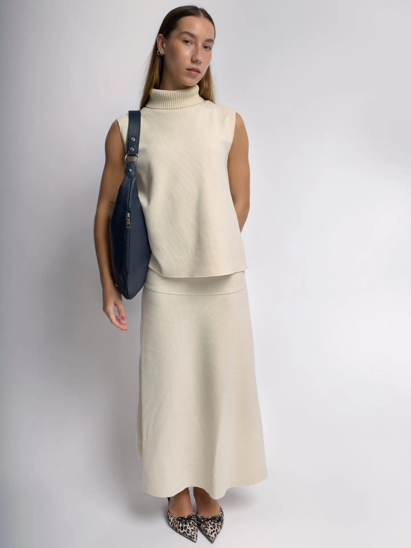 Luxe Leather Hobo Bag with Relaxed Shape – Timeless Design - Women's Shoulder Bag