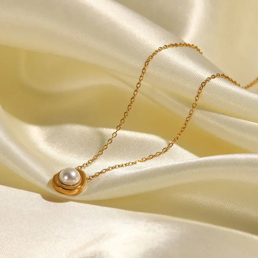 Minimal Pearl Pendant Necklace in Gold Bezel - Necklaces