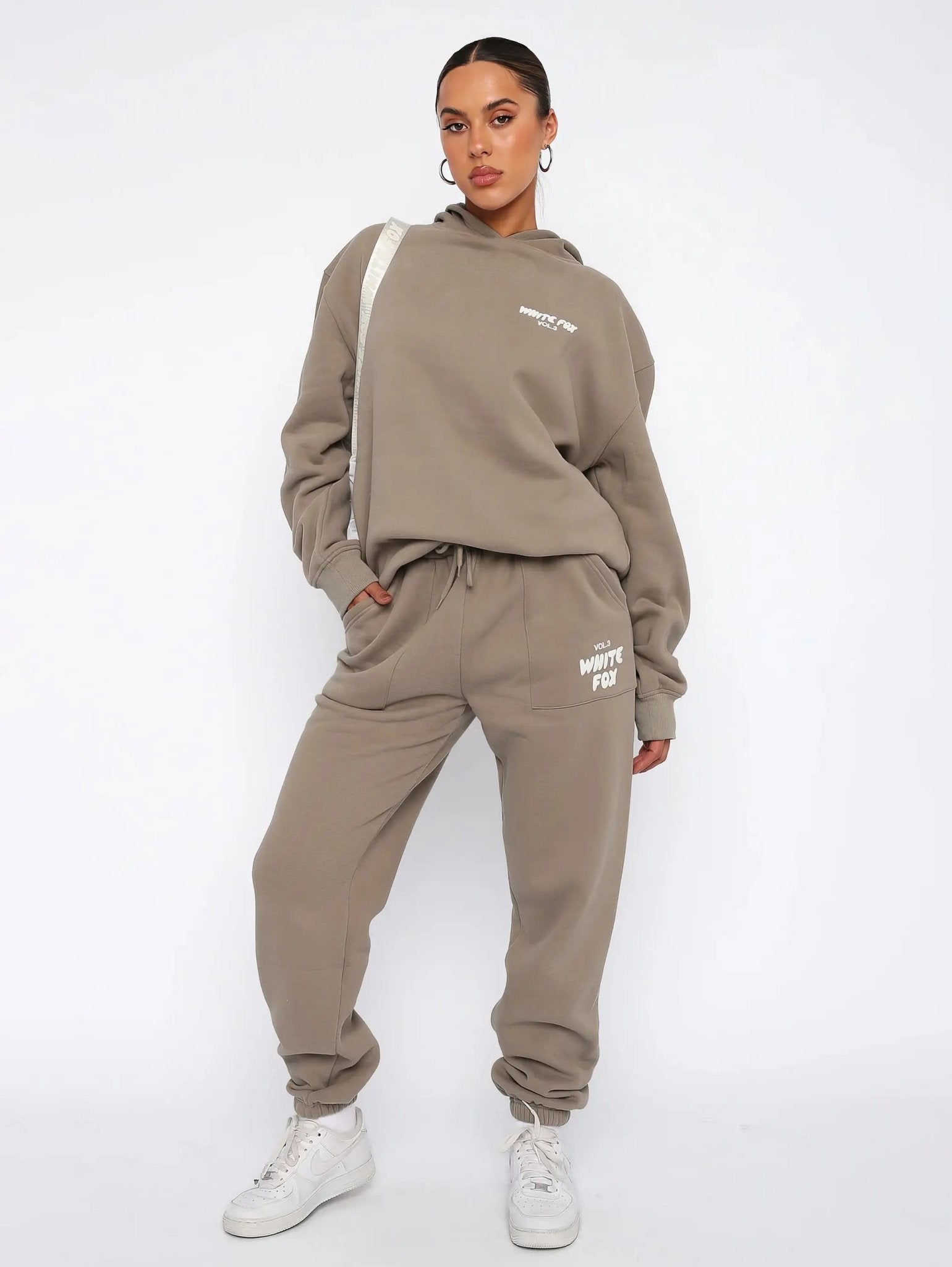 Relaxed - Fit Cropped Hoodie & Jogger Set – Cozy Casual Chic - Women's Outfit Set