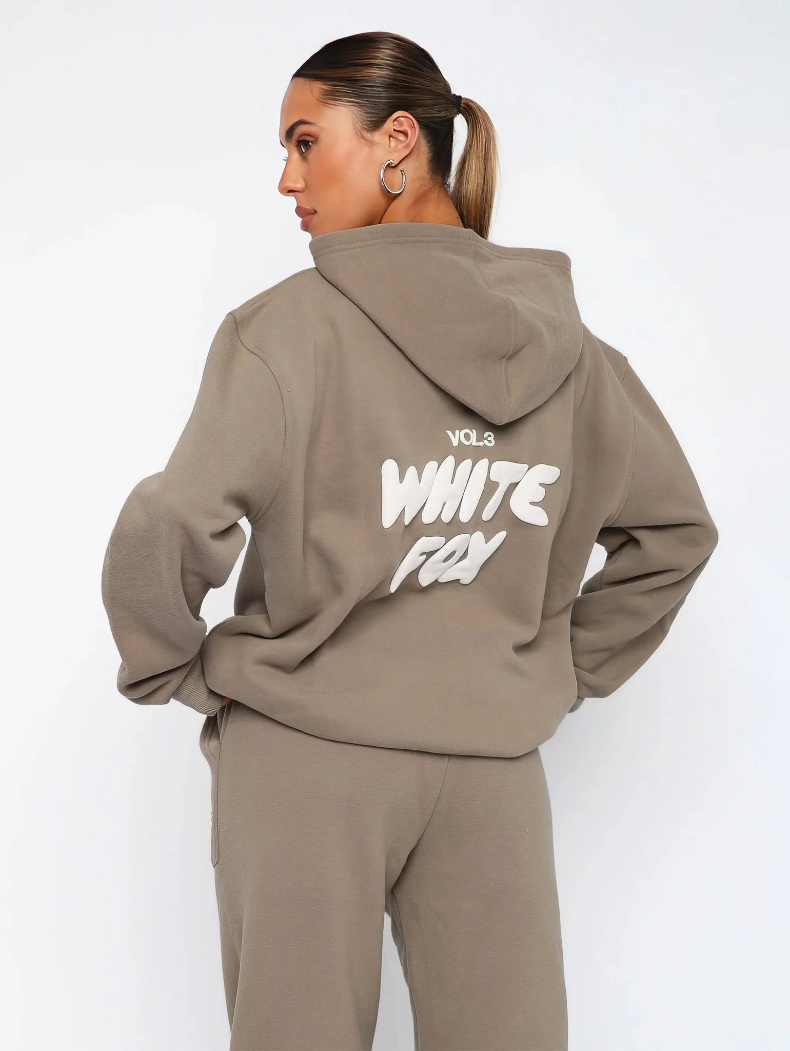 Relaxed - Fit Cropped Hoodie & Jogger Set – Cozy Casual Chic - Women's Outfit Set